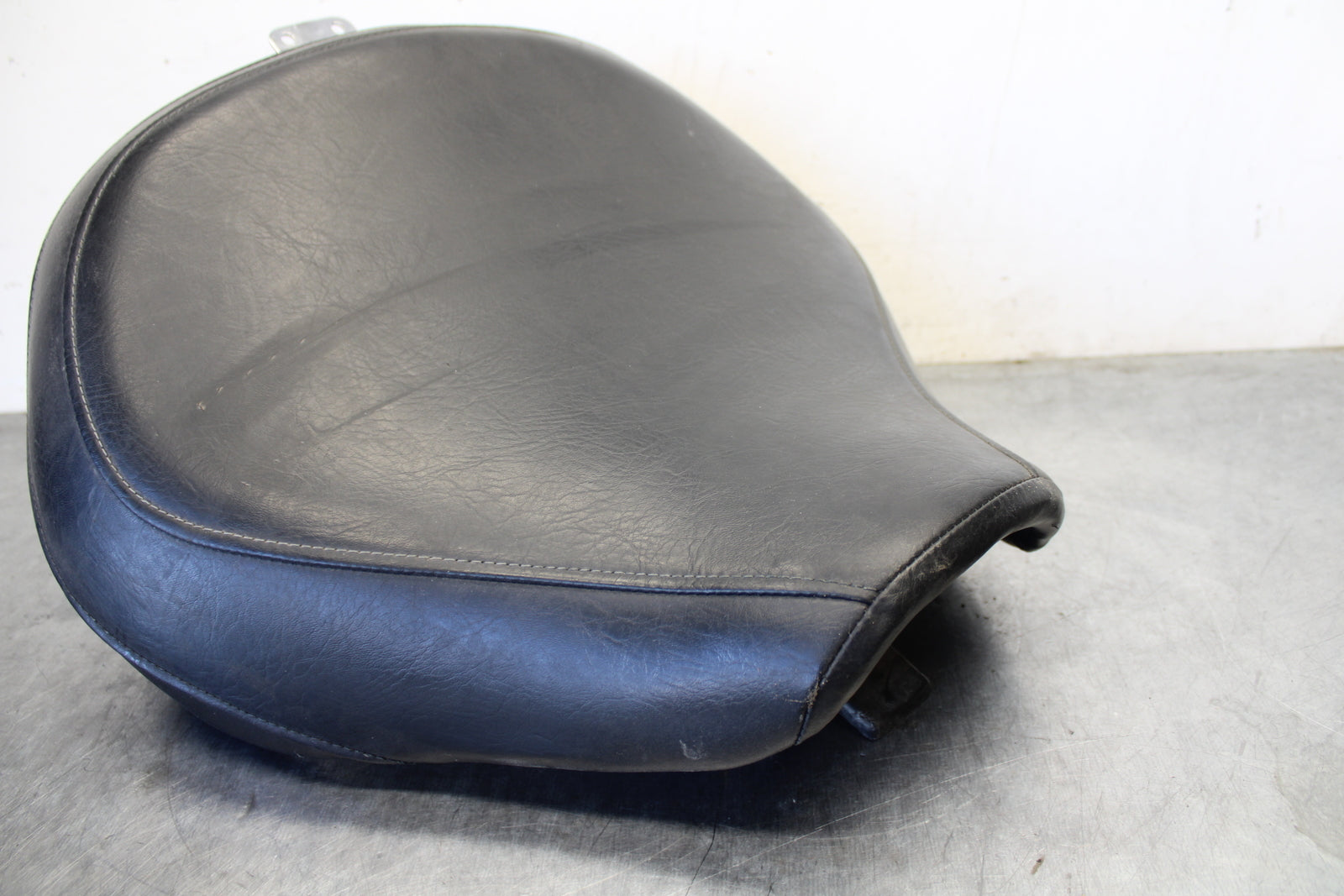 04 SUZUKI INTRUDER 800 FRONT DRIVERS SEAT BB758