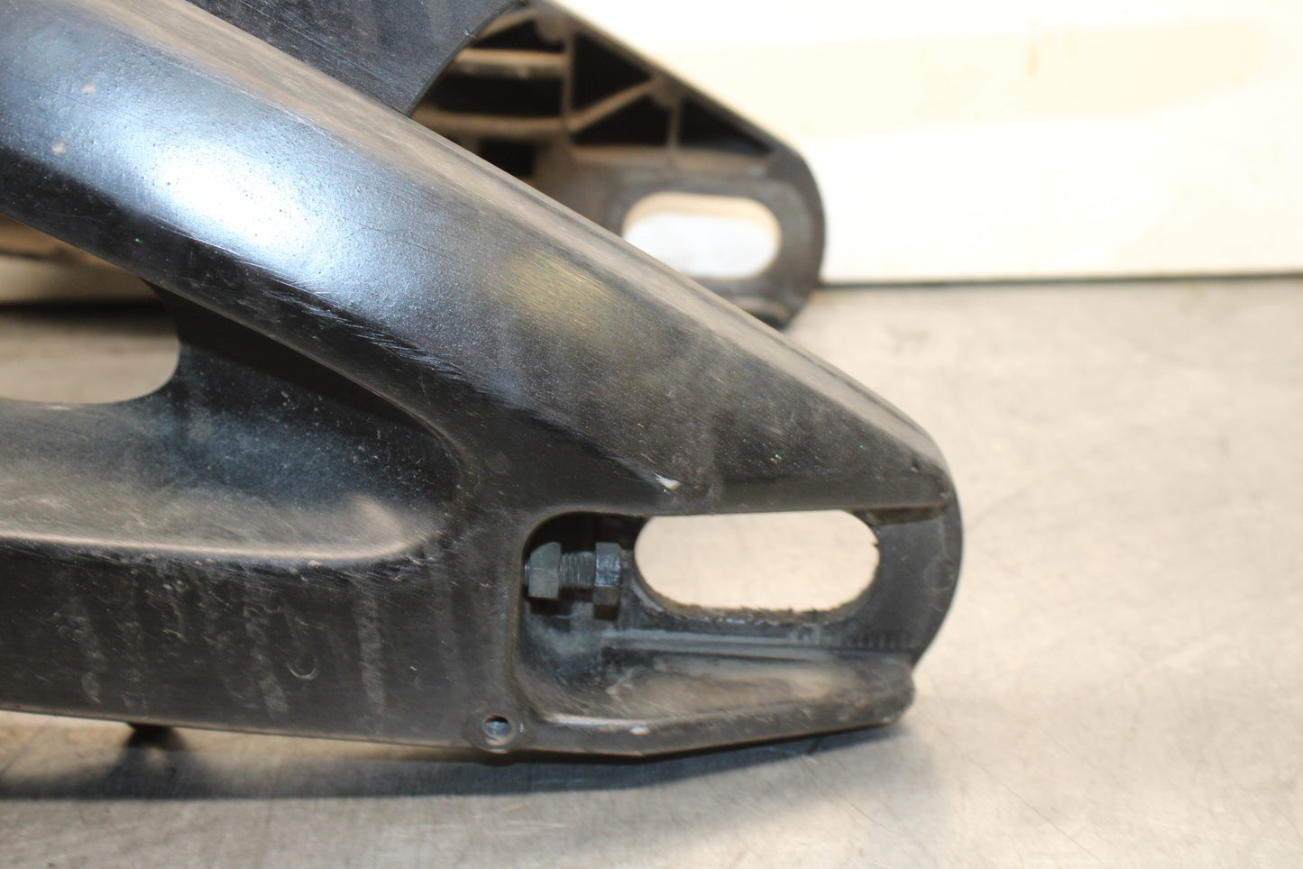 03-05 YAMAHA YZF R6  REAR SWINGARM BACK SUSPENSION SWING ARM BB751
