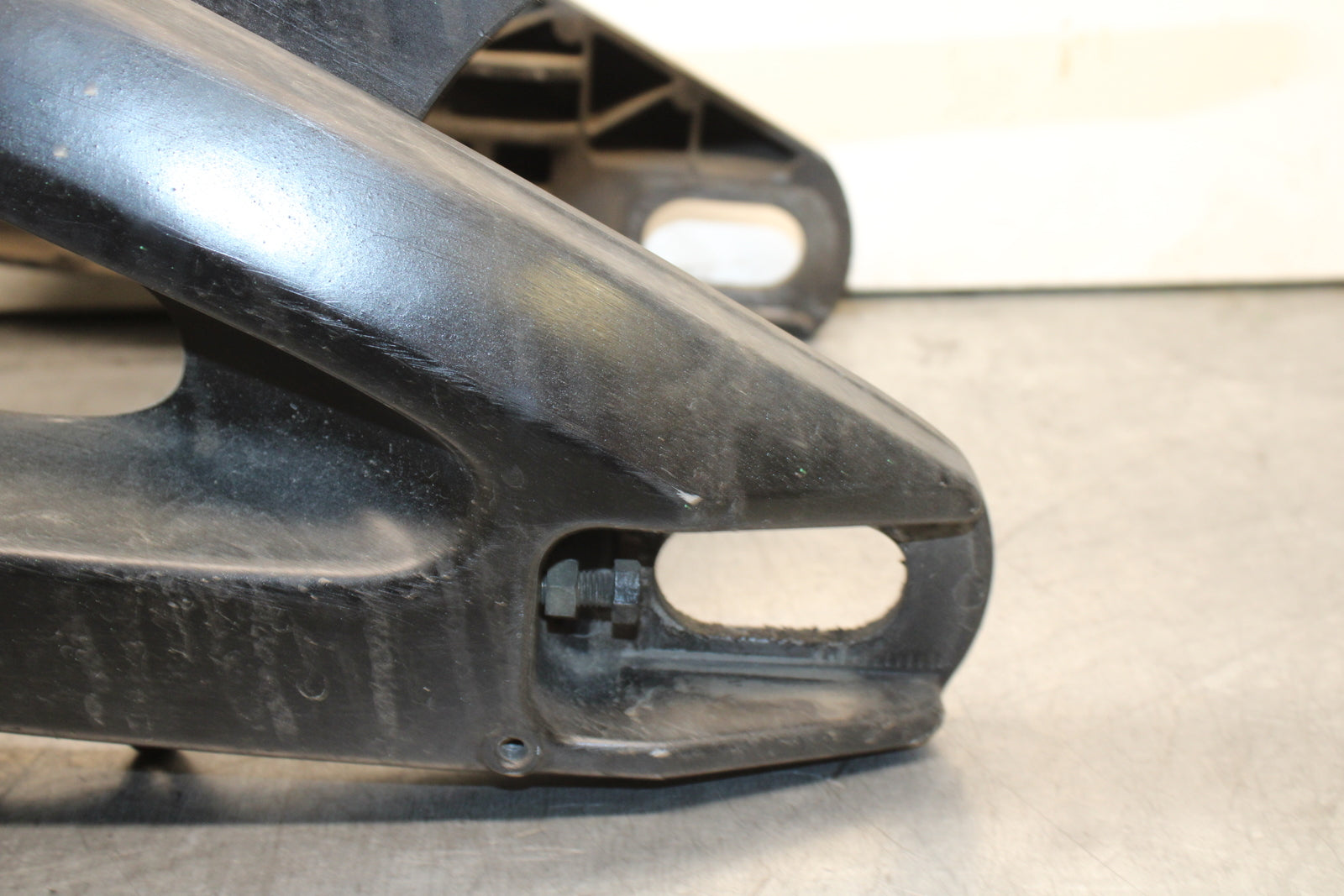 03-05 YAMAHA YZF R6  REAR SWINGARM BACK SUSPENSION SWING ARM BB751