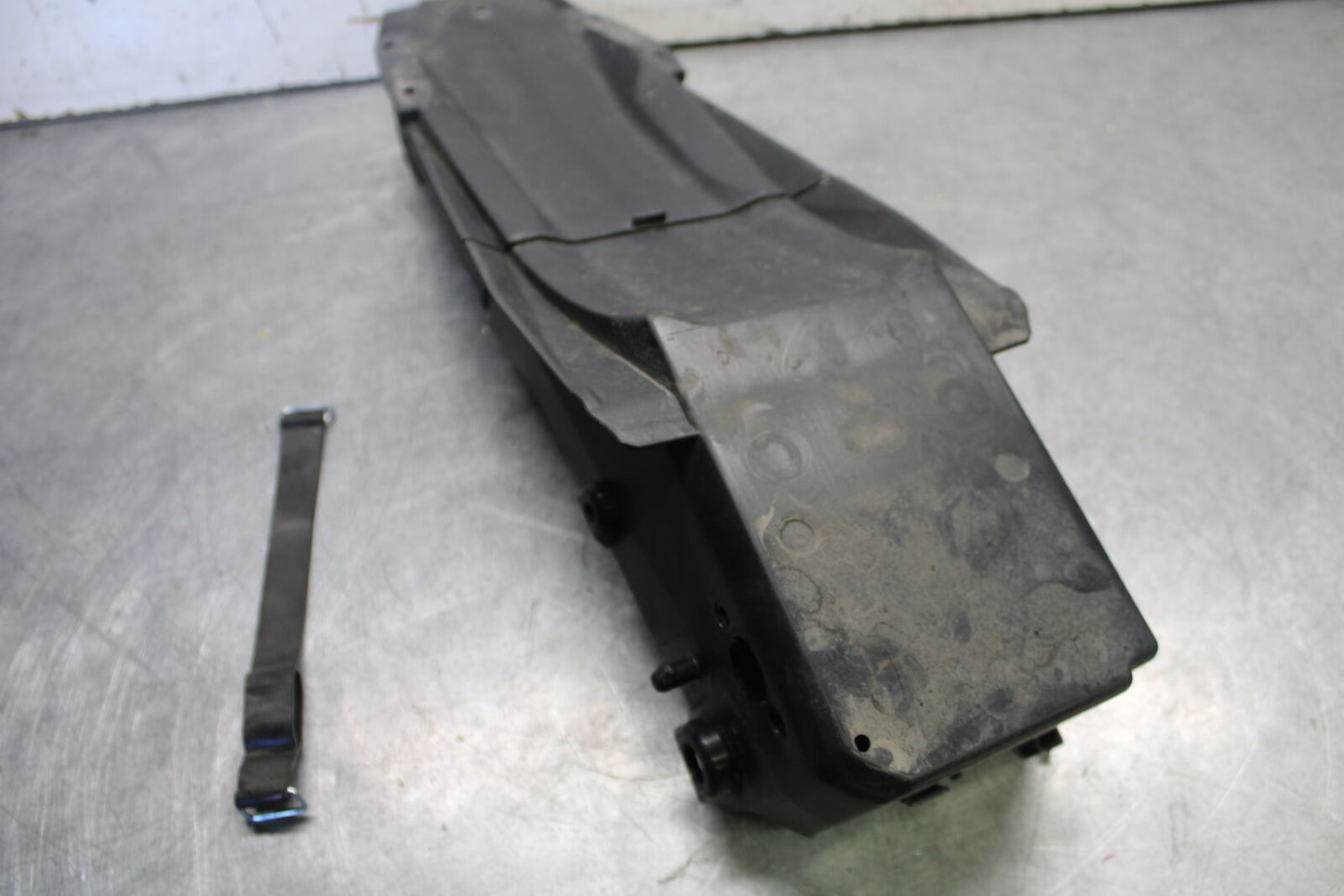 21-24 YAMAHA MT-07 REAR BACK TAIL UNDERTAIL BATTERY TRAY PLASTIC BB662