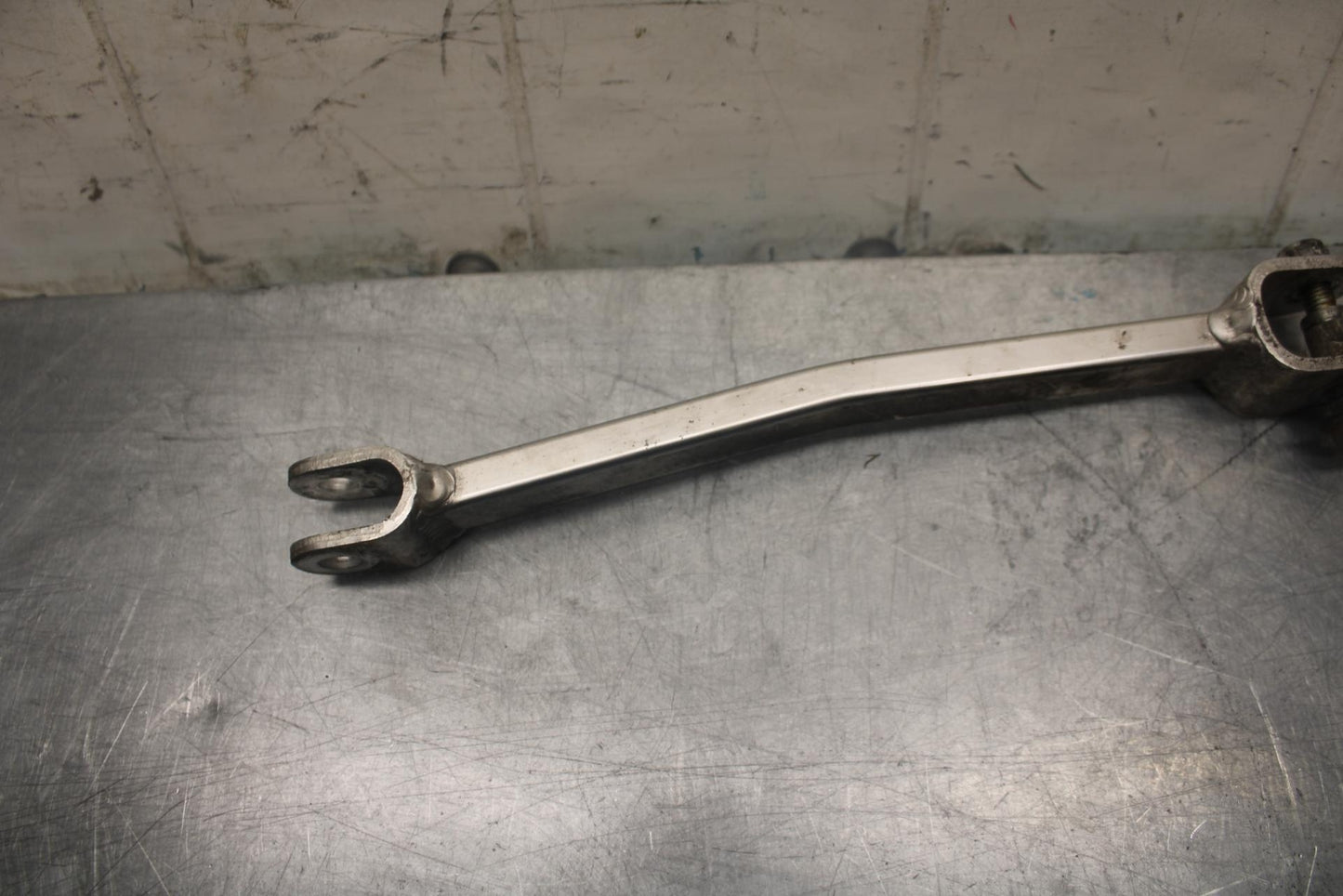 97-98 SUZUKI GSXR 600 SRAD REAR BACK BRAKE TORQUE ROD SHAFT BAR BB455