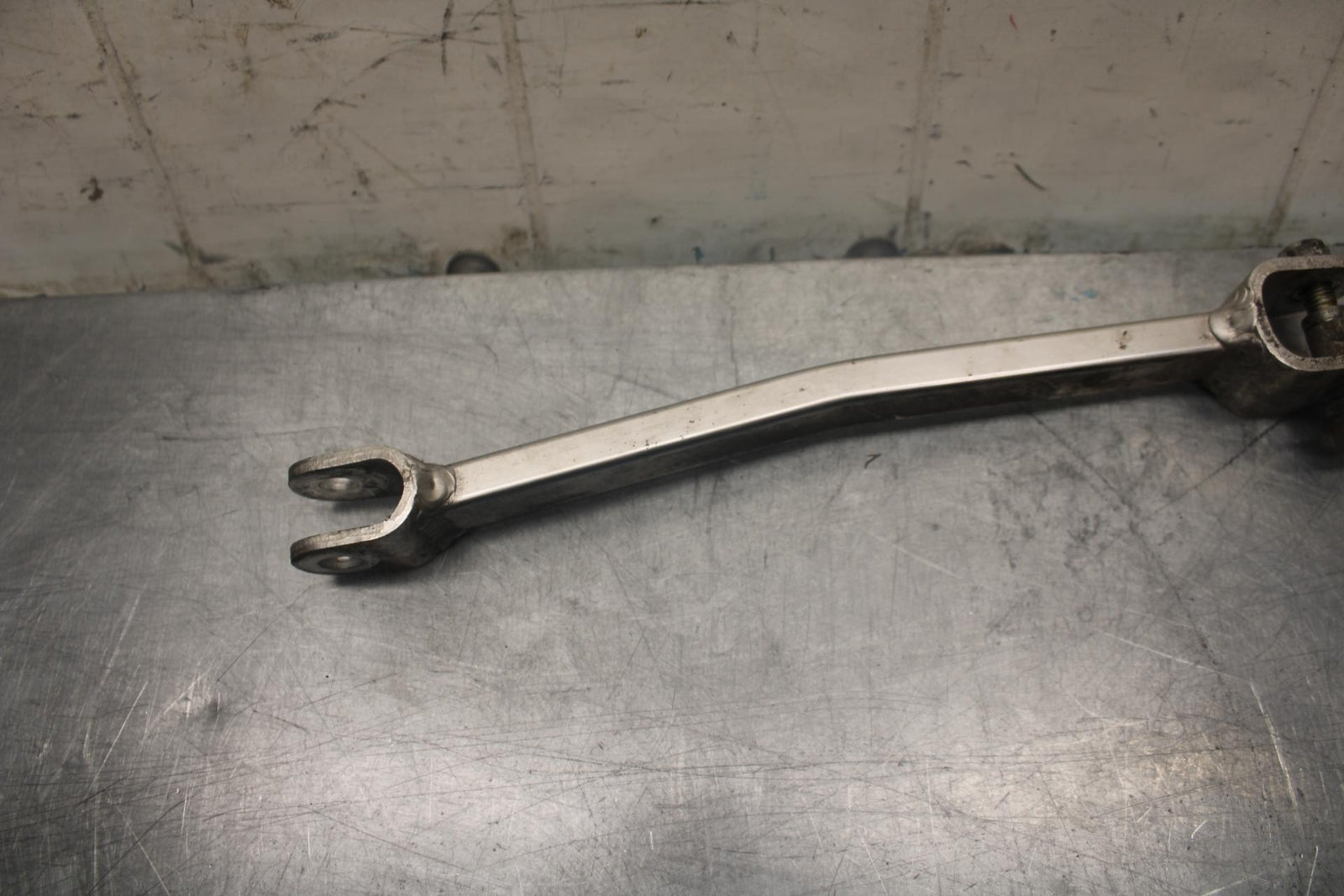 97-98 SUZUKI GSXR 600 SRAD REAR BACK BRAKE TORQUE ROD SHAFT BAR BB455