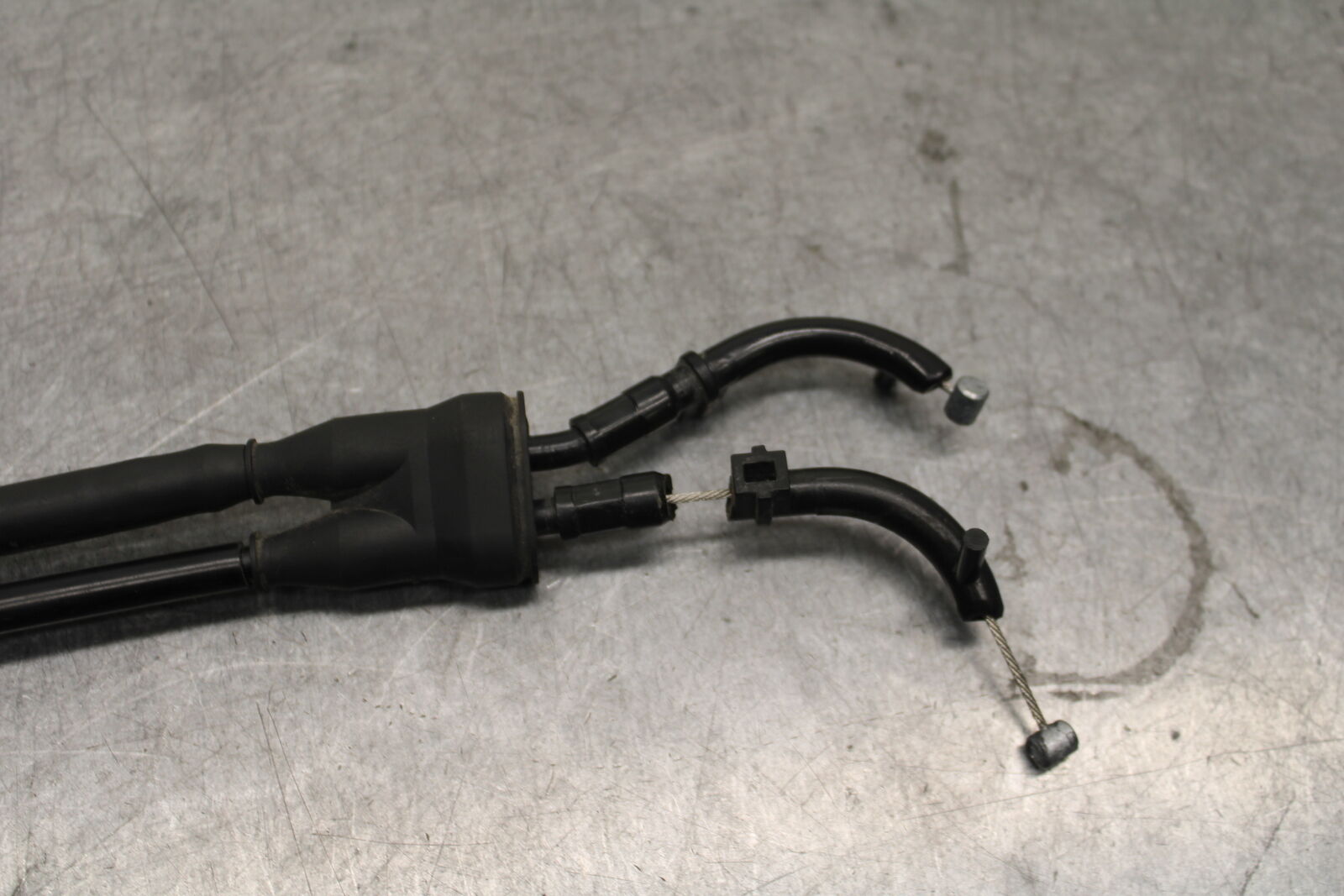 07-08 YAMAHA YZF R1 THROTTLE CABLES LINES BB675