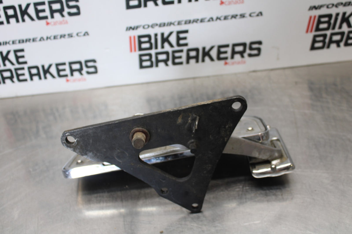 03-08 KAWASAKI VULCAN 1600 RIGHT FRONT FOOT REST PEG STEP BB196