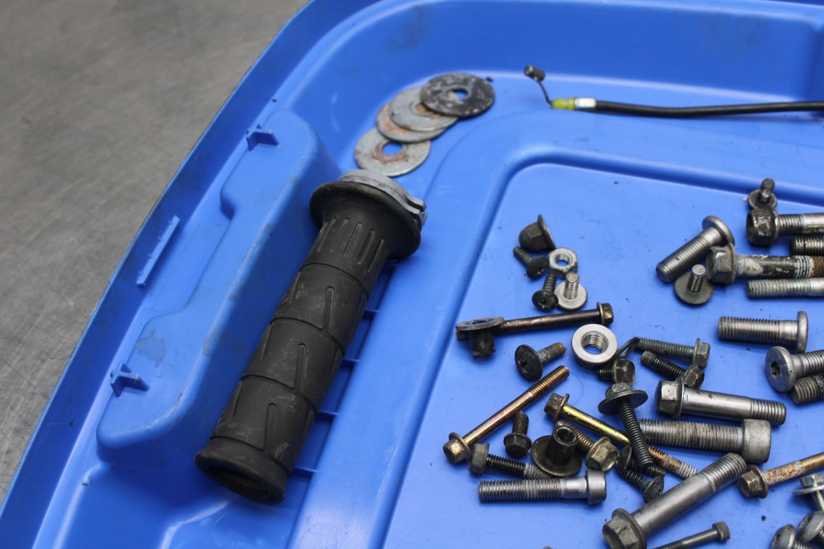 06 KAWASAKI Z750 BOLTS HARDWARE MOTOR SCREWS BB837