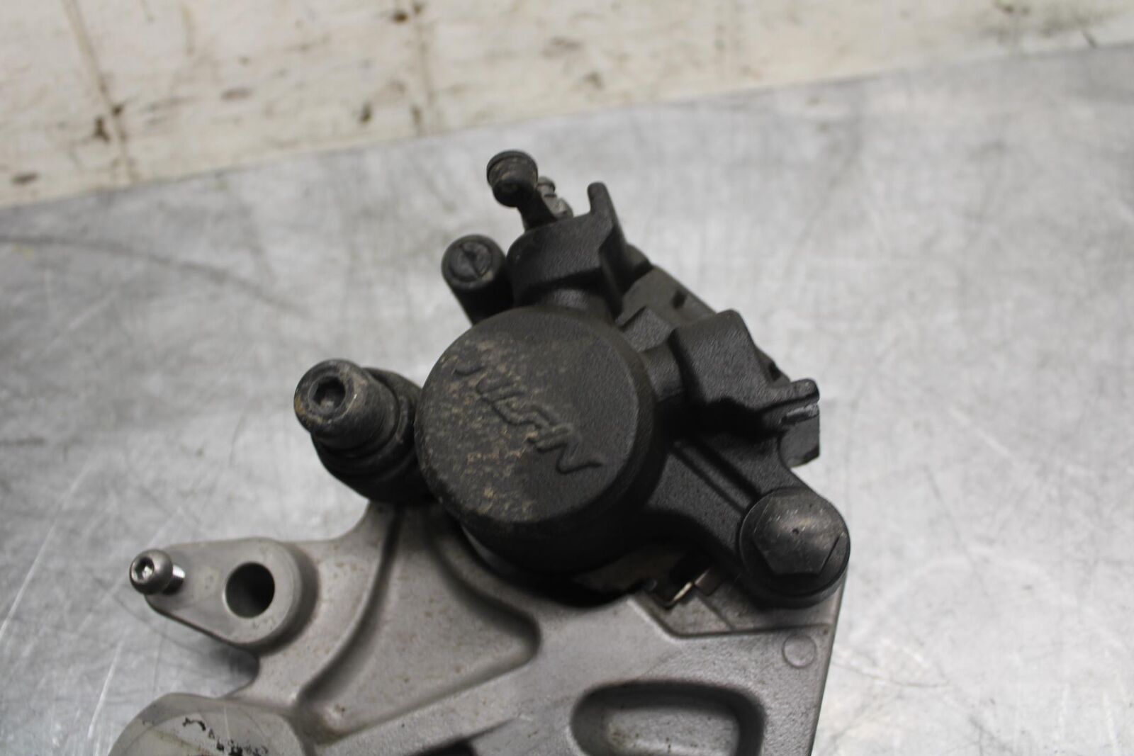 2016 Yamaha XSR900 ABS REAR BACK BRAKE CALIPER W MOUNT BRACKET BB516
