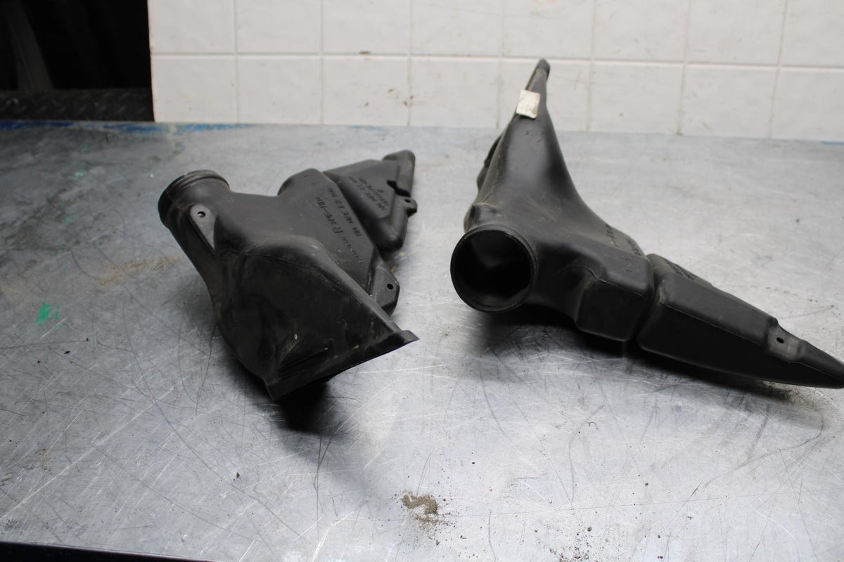 05-06 HONDA CBR600RR RIGHT LEFT AIR INTAKE DUCTS BB444