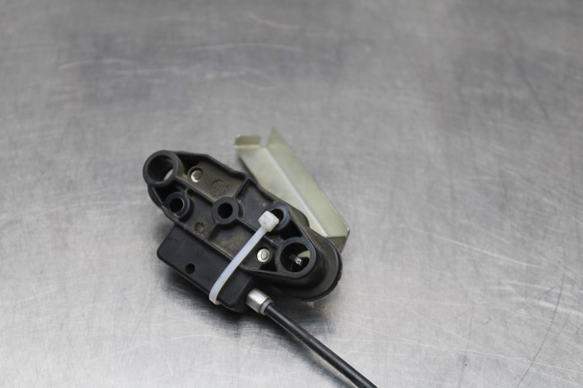 08 KAWASAKI NINJA ZX10R REAR PASSENGER SEAT LATCH LOCK ASSEMBLY BB201