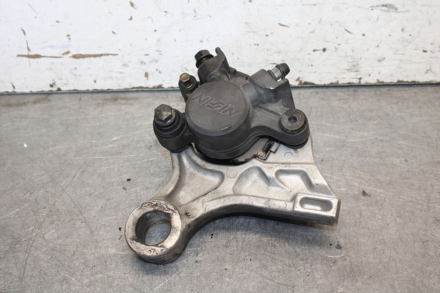 05-06 HONDA CBR600RR REAR BACK BRAKE CALIPER W MOUNT BRACKET  BB689