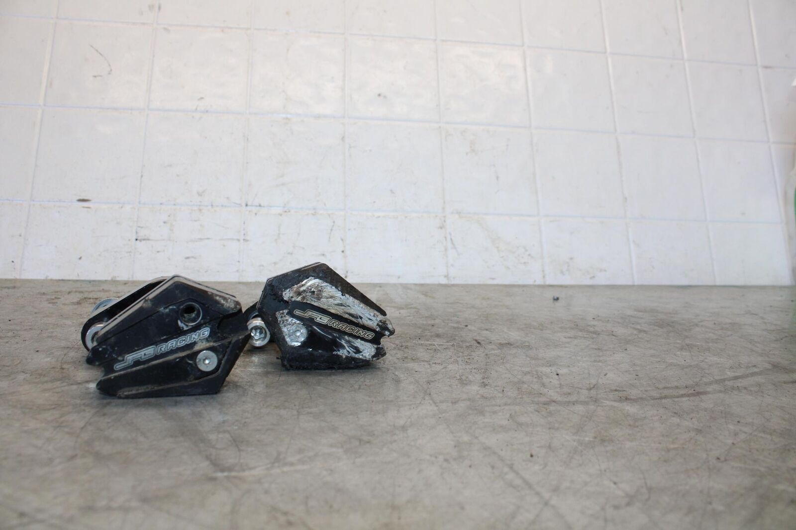 08-16 YAMAHA YZF R6 FRAME SLIDERS SET BB431