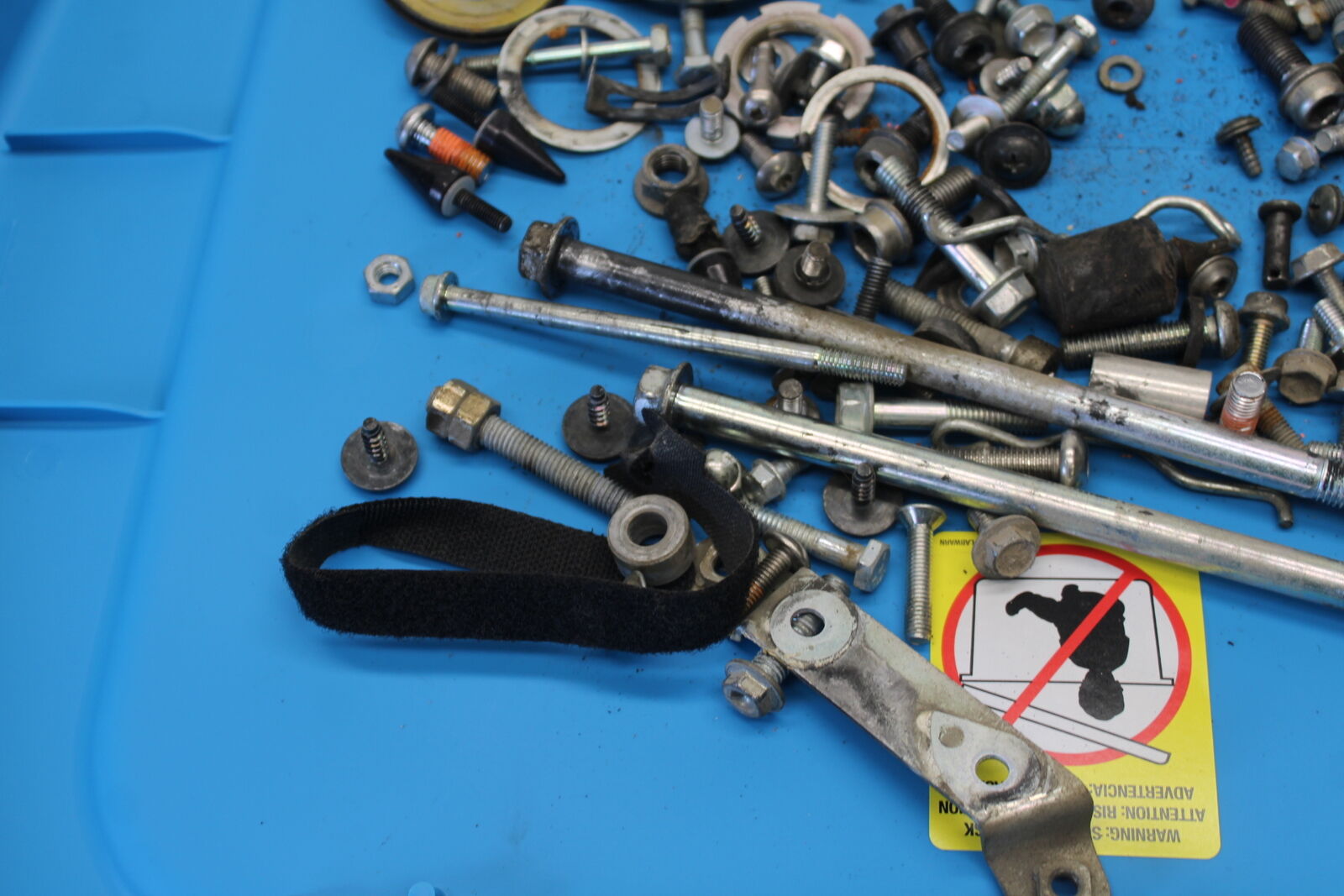 06-07 SUZUKI GSXR 600 ENGINE MOUNTING BOLTS HARDWARE MOTOR SCREWS BB694