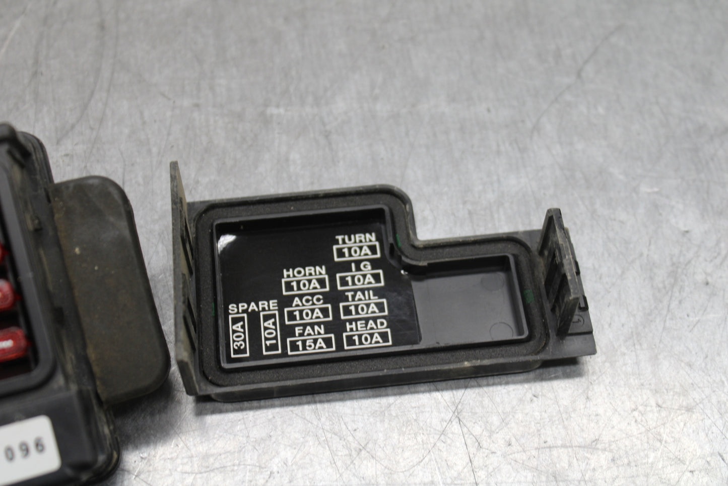 03-08 KAWASAKI VULCAN 1600 FUSE BOX BB123