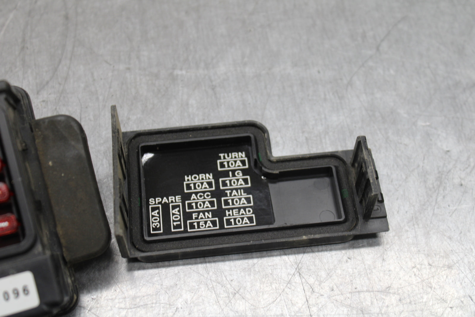 03-08 KAWASAKI VULCAN 1600 FUSE BOX BB123