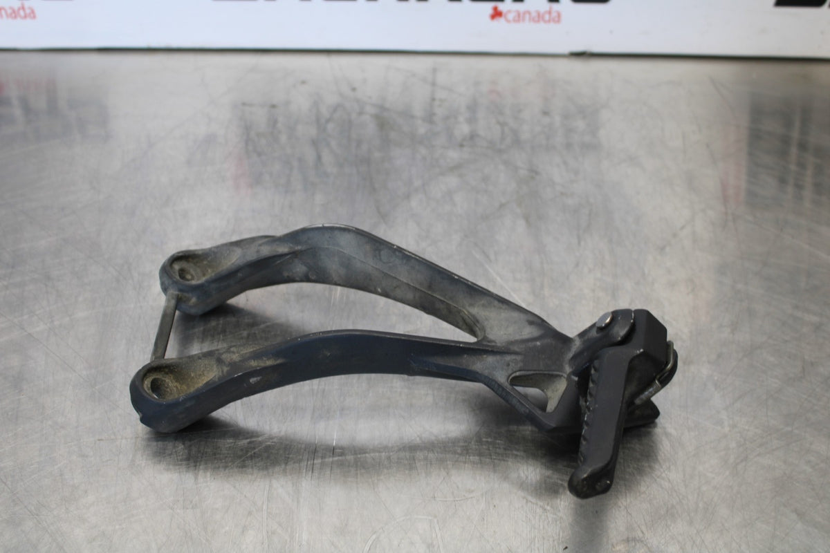 2007 Kawasaki Ninja ZX6R ZX600P RIGHT REAR BACK PASSENGER PEG BB175