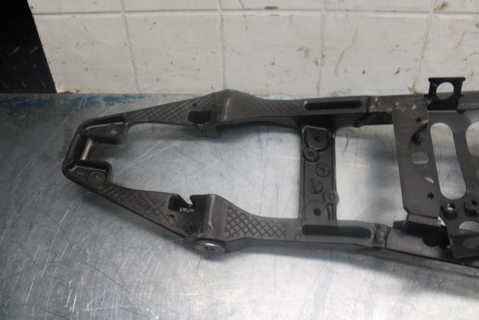 07-08 KAWASAKI NINJA ZX6R REAR SUBFRAME BACK SUB FRAME 32160-0258 BB456