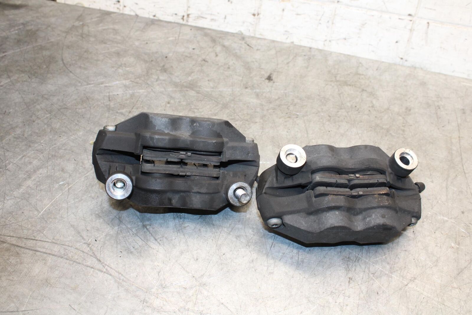 06-07 SUZUKI GSXR600 RIGHT LEFT FRONT BRAKE CALIPER SET PAIR CALIPERS BB543
