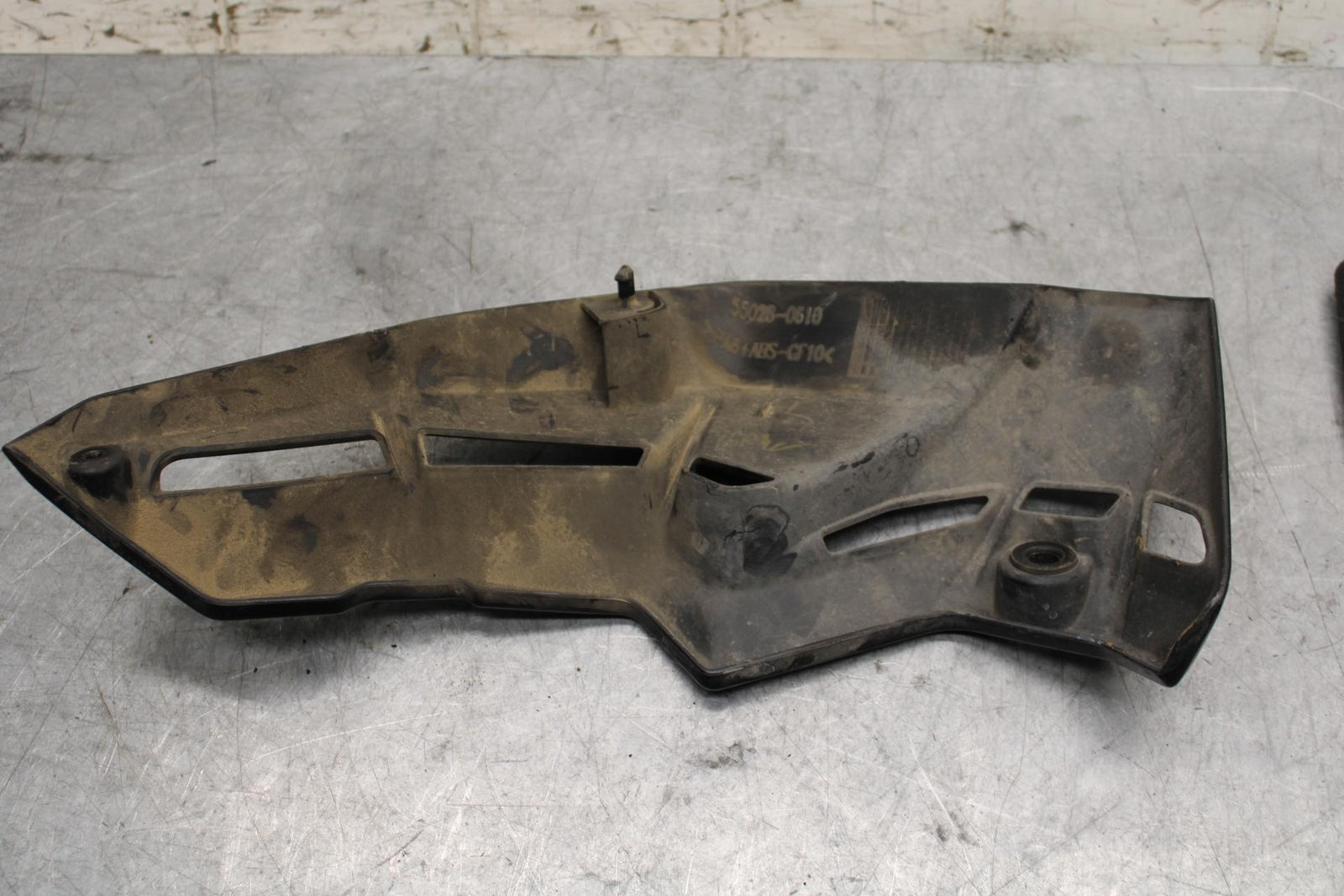 17 KAWASAKI Z900 ZR900 ENGINE COVER BB549