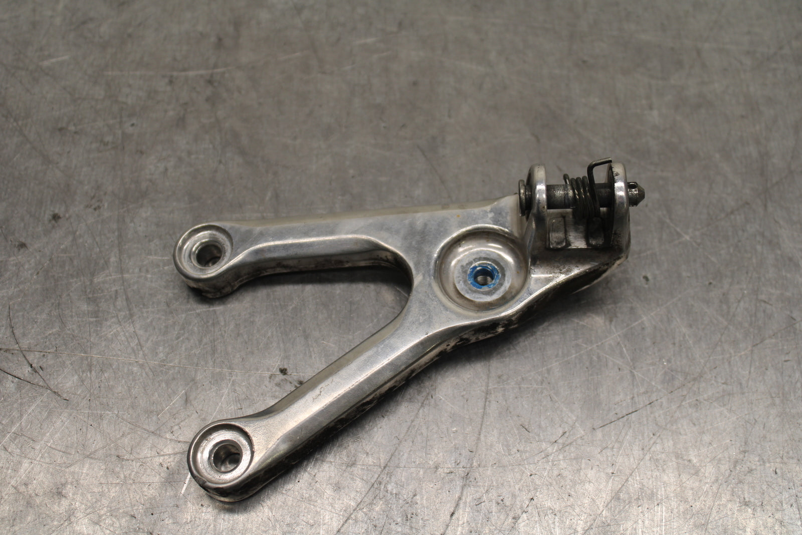 03-05 YAMAHA YZF R6  LEFT REARSET REAR SET DRIVER FOOT PEG BRACKET MOUNT BB132