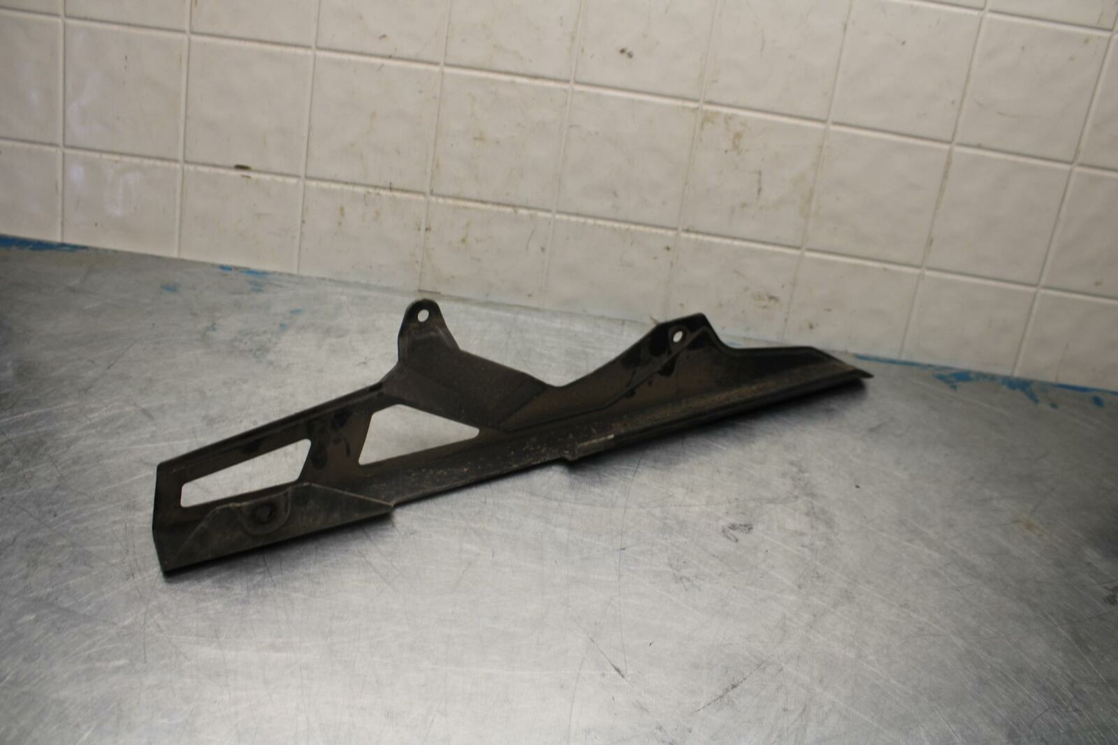 11-22 SUZUKI GSXR600 REAR BACK DRIVE CHAIN GUARD COVER SHIELD BB422