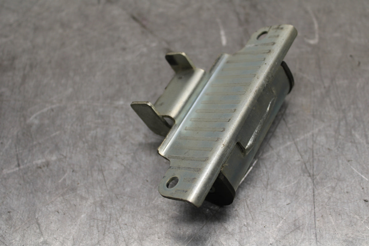 09-15 YAMAHA FZ6R GAS TANK FUEL CELL PETROL RESERVOIR BRACKET MOUNT BB719