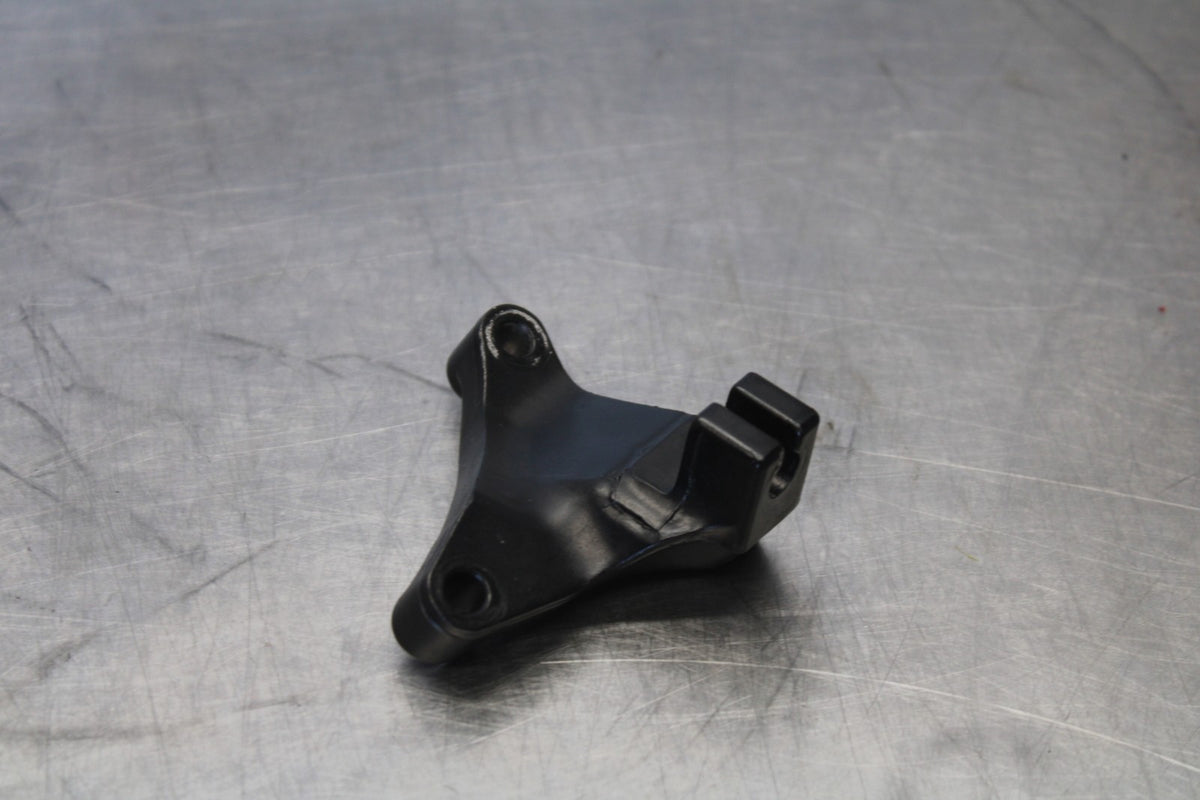 20-22 KAWASAKI NINJA ZX6R CLUTCH CABLE HOLDER MOUNT STAY BRACKET  BB884
