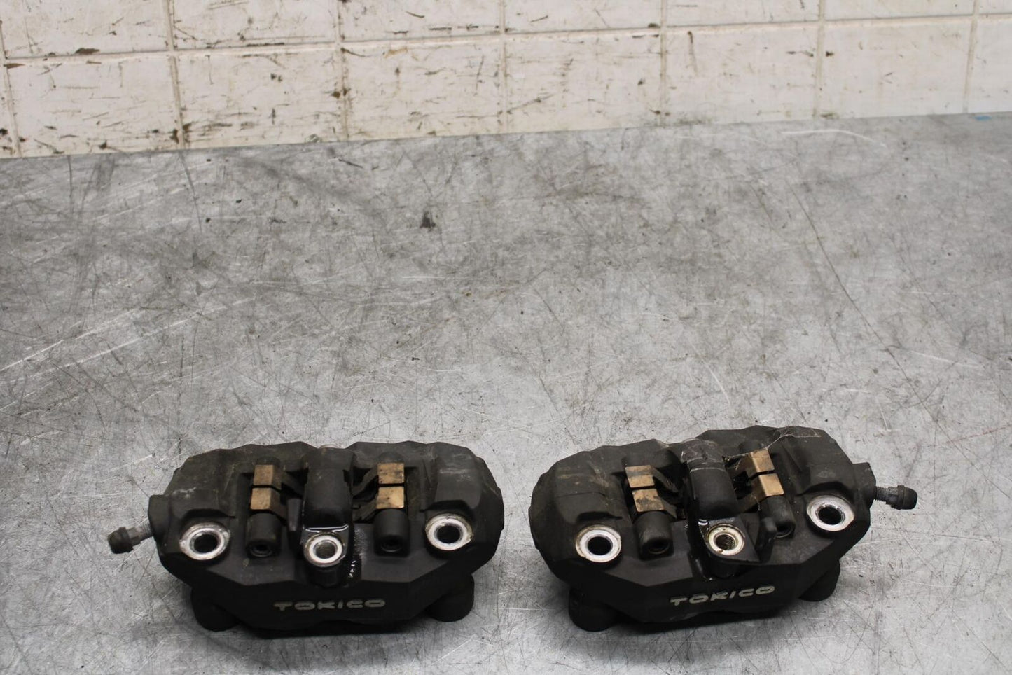 06-07 SUZUKI GSXR600 750 RIGHT LEFT FRONT BRAKE CALIPER SET PAIR CALIPERS BB543B