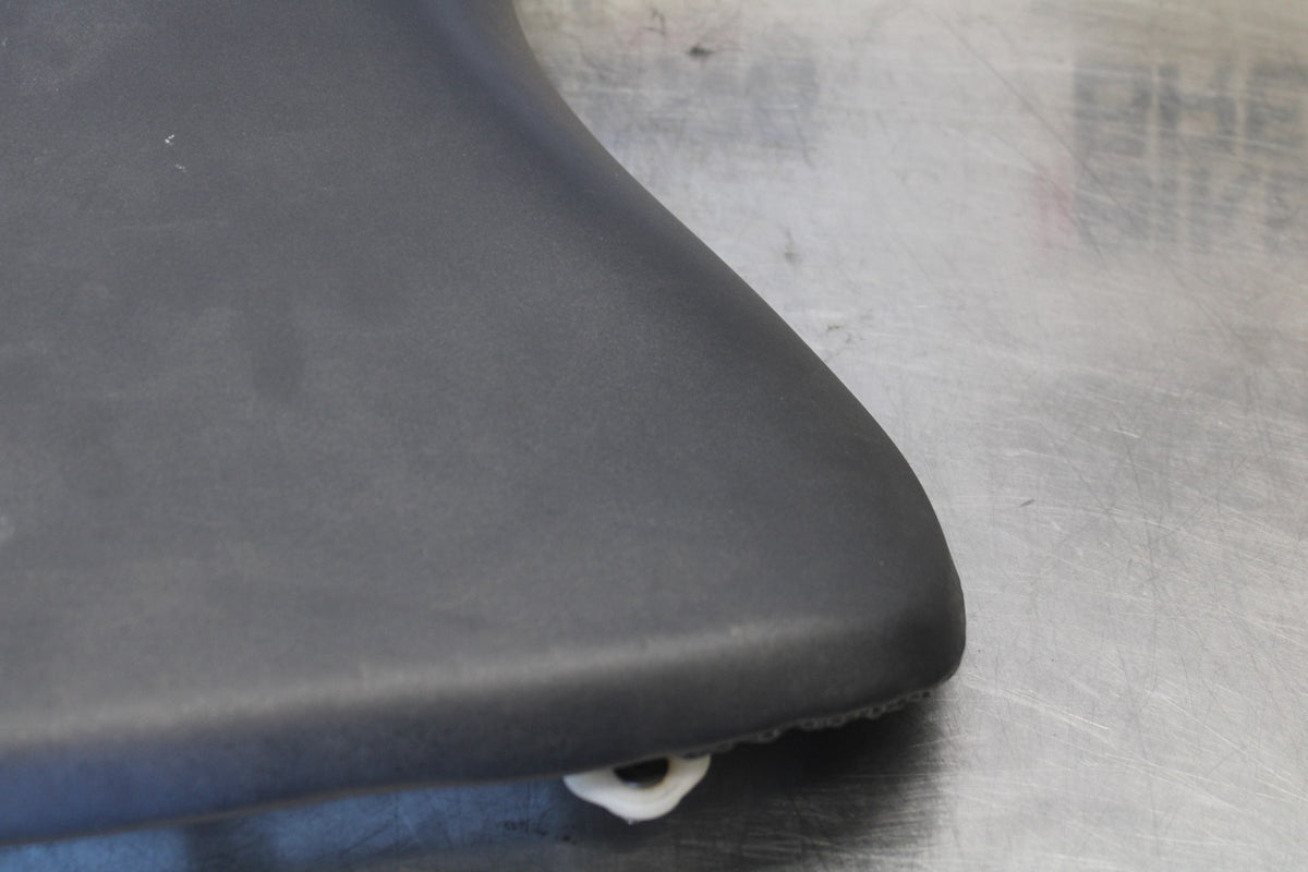 03-04 YAMAHA YZF R6 FRONT DRIVERS SEAT PAD SADDLE PILLION BB890