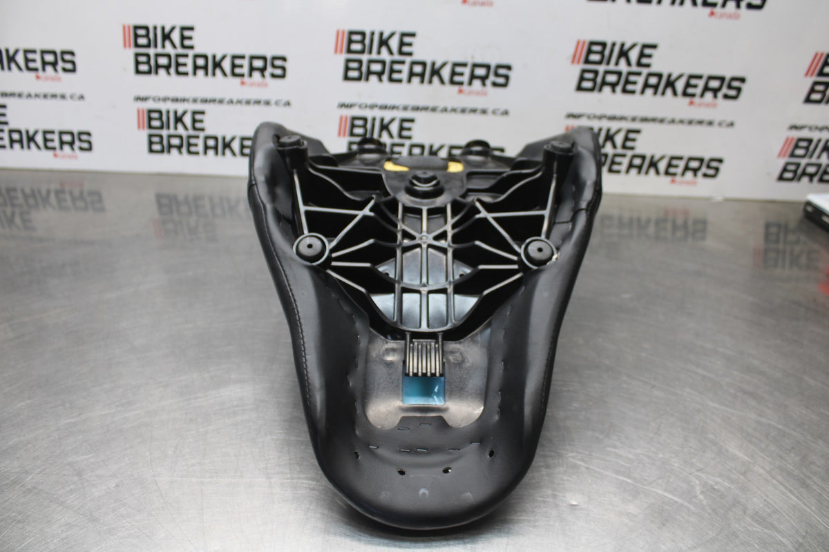 22 HARLEY-DAVIDSON SOFTAIL FRONT DRIVERS SEAT BB859