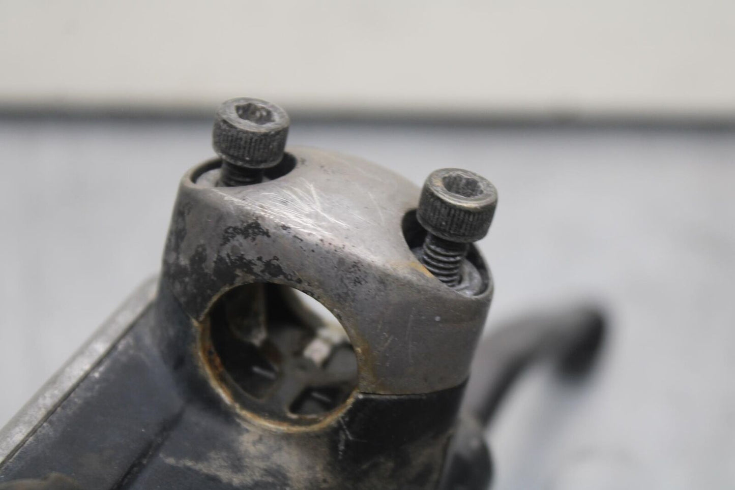 1988 Yamaha FZ600 FRONT BRAKE MASTER CYLINDER w/ LEVER BB601