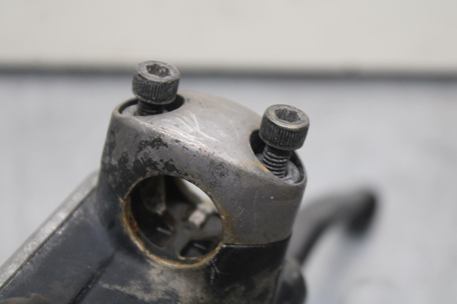 1988 Yamaha FZ600 FRONT BRAKE MASTER CYLINDER w/ LEVER BB601