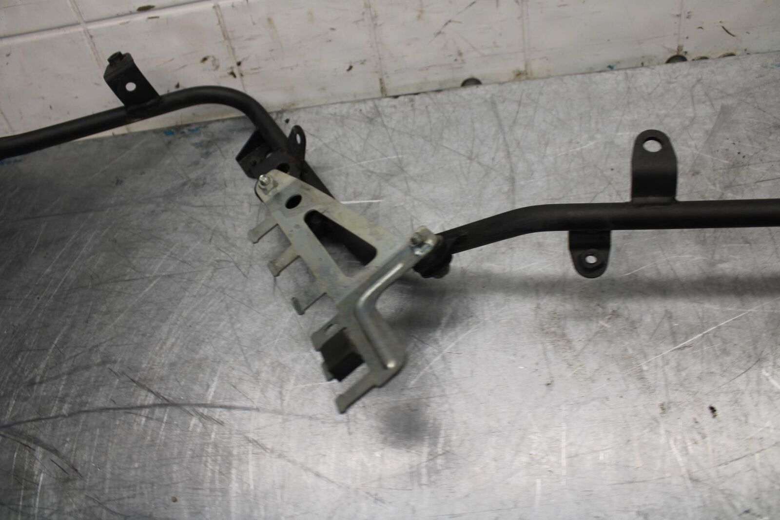 07-08 KAWASAKI CONCOURS 1400 ABS LEFT STAY BRACKET FAIRING BB449