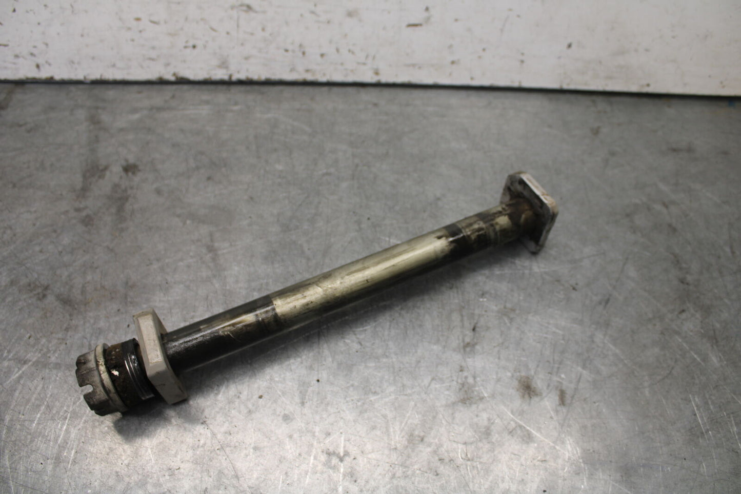 06-07 SUZUKI GSXR 600 REAR AXLE BACK WHEEL RIM PIVOT BOLT AXEL BB694