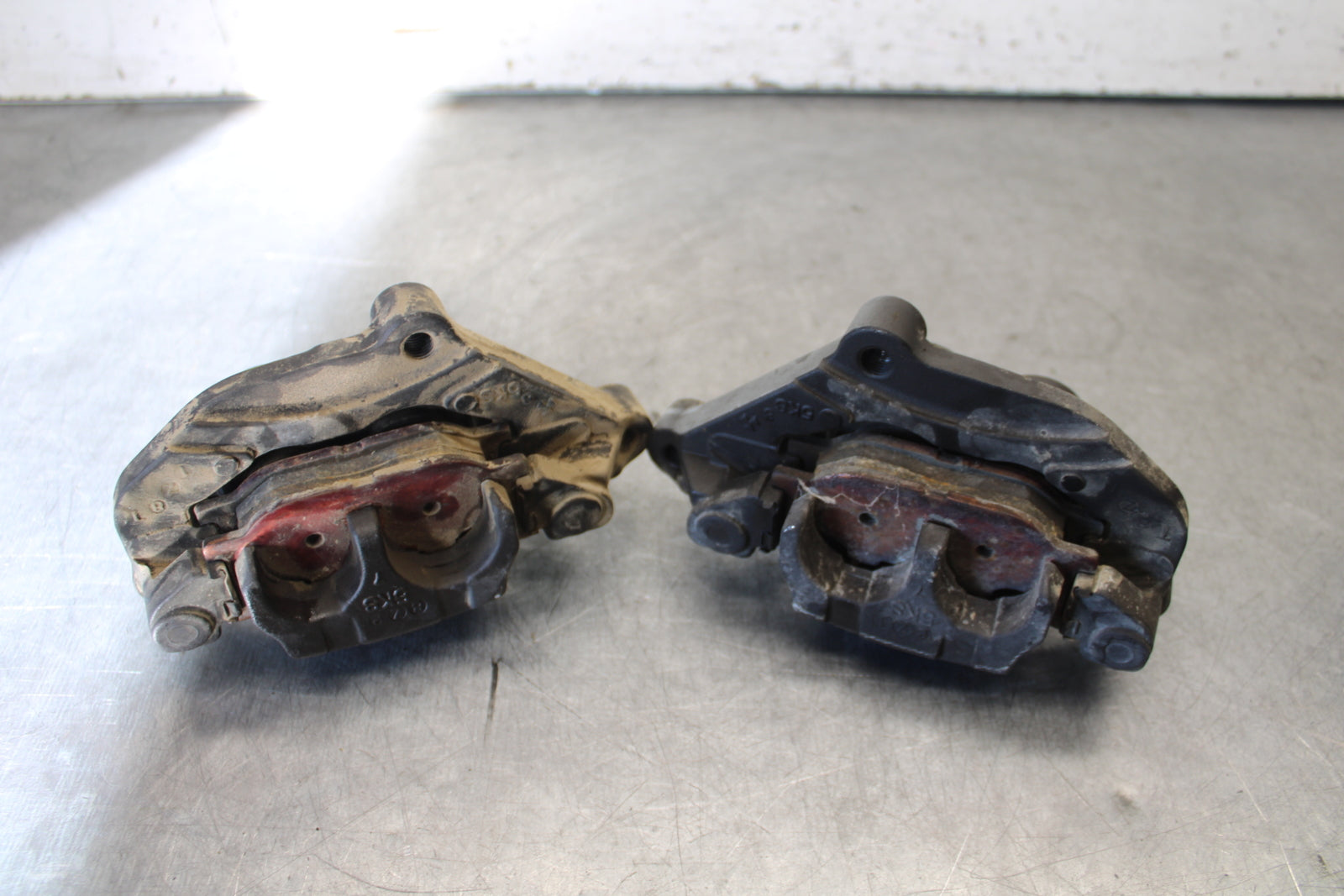 09-15 YAMAHA FZ6R RIGHT LEFT FRONT BRAKE CALIPER SET PAIR CALIPERS BB686