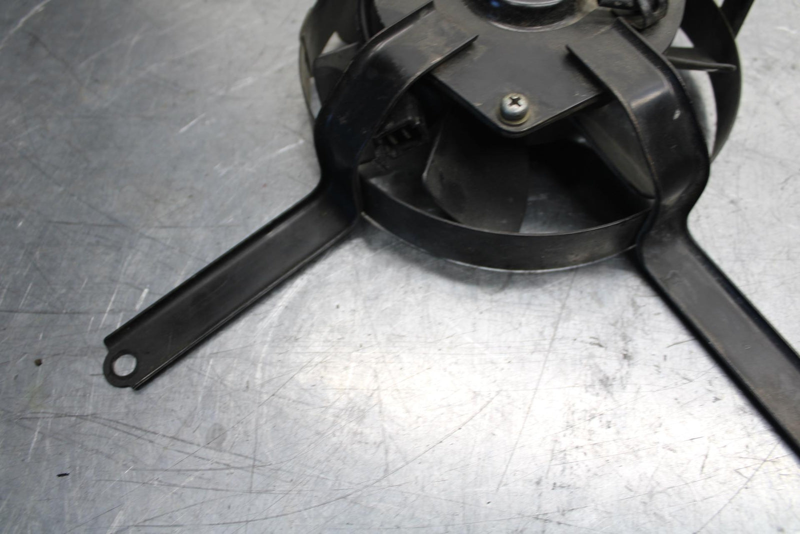 89-90 YAMAHA FZR600 ENGINE RADIATOR COOLING FAN BB76