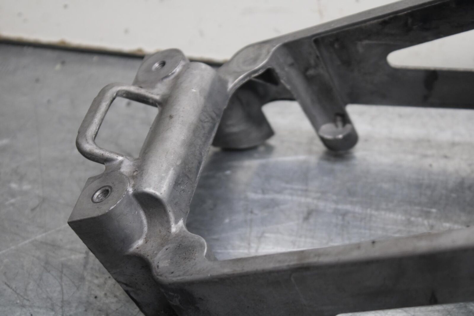 06-07 SUZUKI GSXR750 REAR SUBFRAME SUB FRAME 41211-01H00-YAP 41231-41G10 BB613