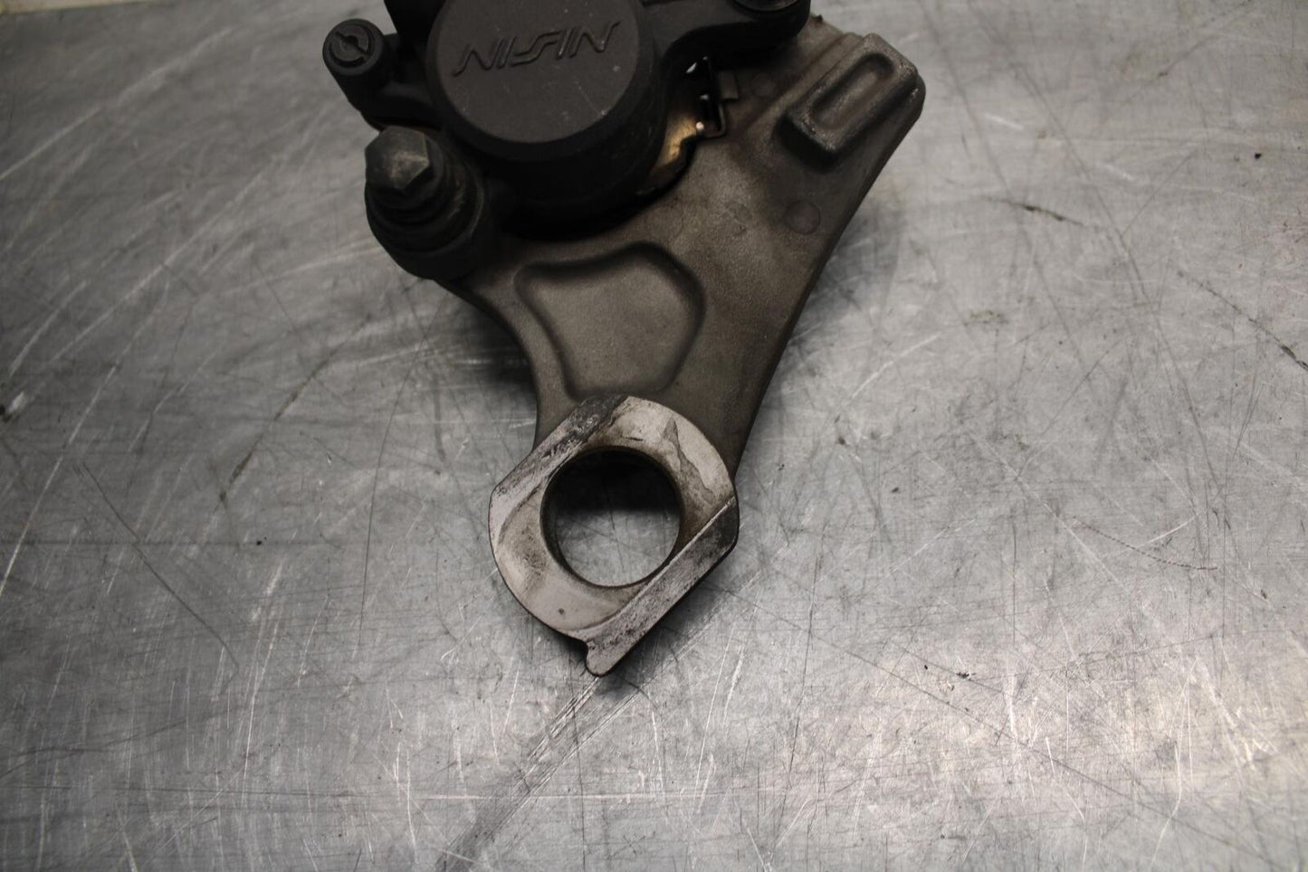 07-08 YAMAHA YZF R1 REAR  BRAKE CALIPER W MOUNT BRACKET 5VY-2580W-12-00 BB483