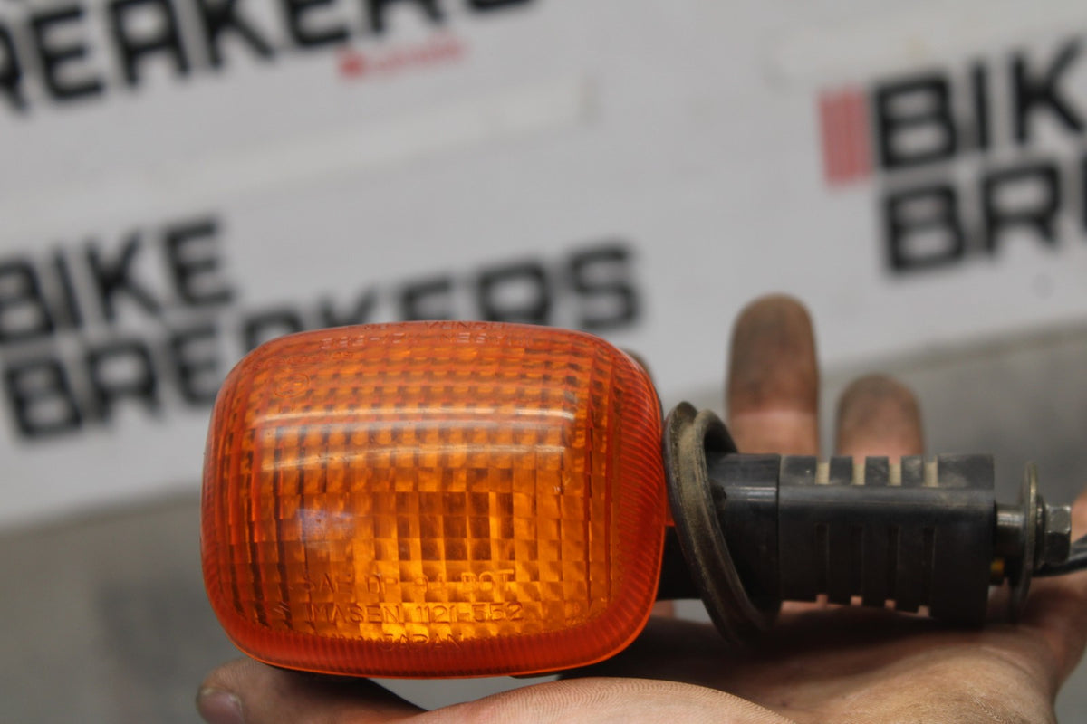 98-05 HONDA SUPER HAWK 1000 VTR1000F RIGHT FRONT TURN SIGNAL LIGHT  BB924
