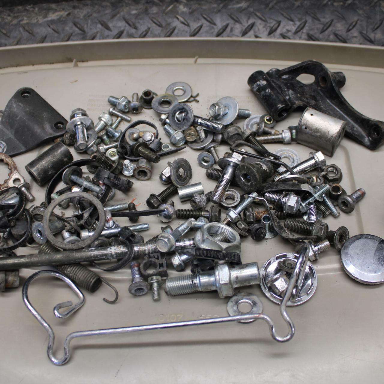 03-05 HONDA SHADOW CLASSIC 750 ENGINE  BOLTS HARDWARE MOTOR LEFTOVER  BB229