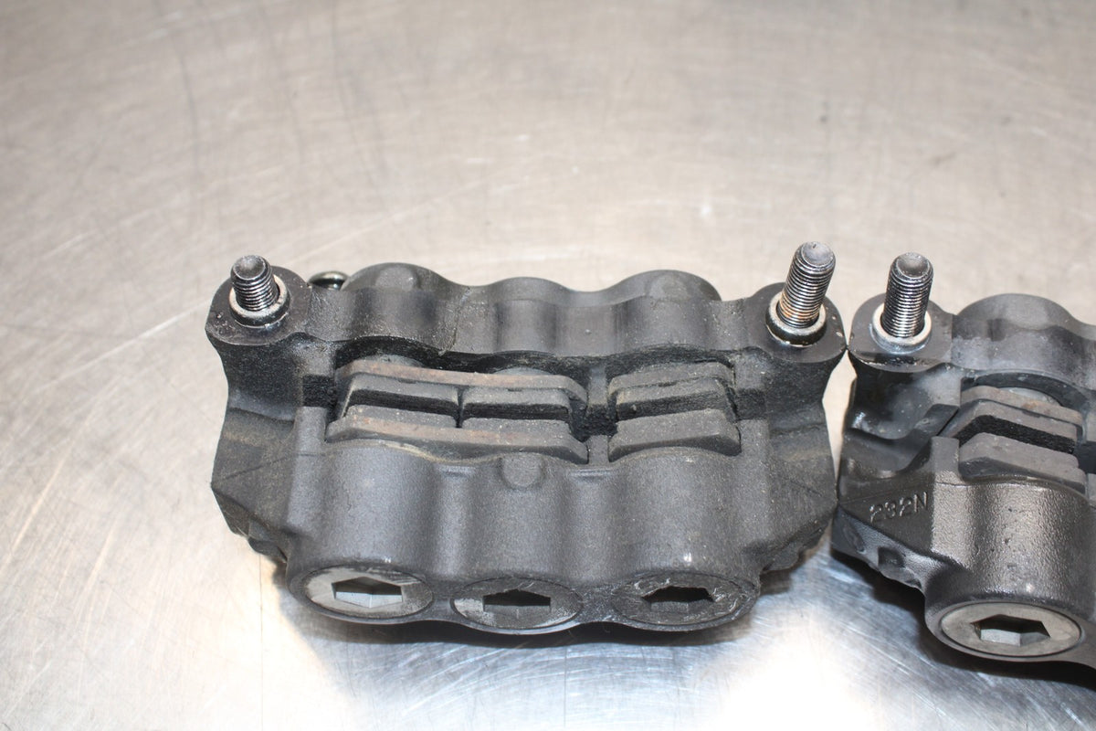 13 YAMAHA YZF R1 RIGHT LEFT FRONT BRAKE CALIPER SET PAIR CALIPERS BB781