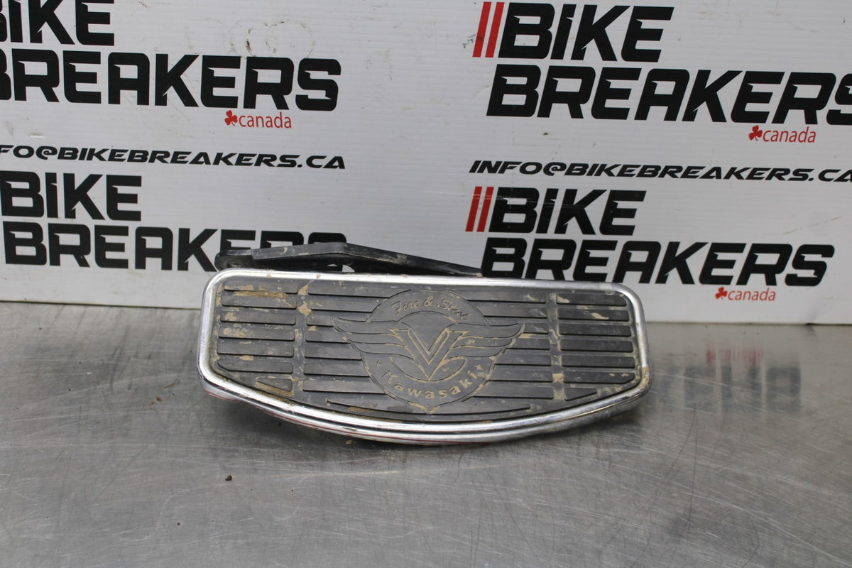 02 KAWASAKI VULCAN 800 VN800B CLASSIC LEFT FRONT FOOT REST STEP BB862