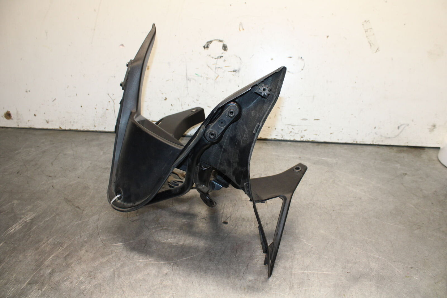 03-06 SUZUKI SV650 UPPER FAIRING MIRROR GAUGES STAY BRACKET BB392
