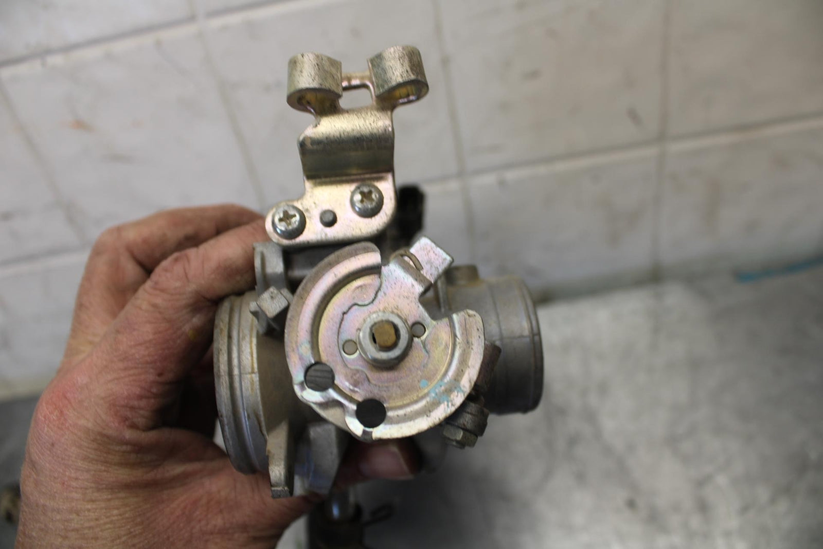 18 KAWASAKI Z 400 MAIN FUEL INJECTORS / THROTTLE BODIES BB469