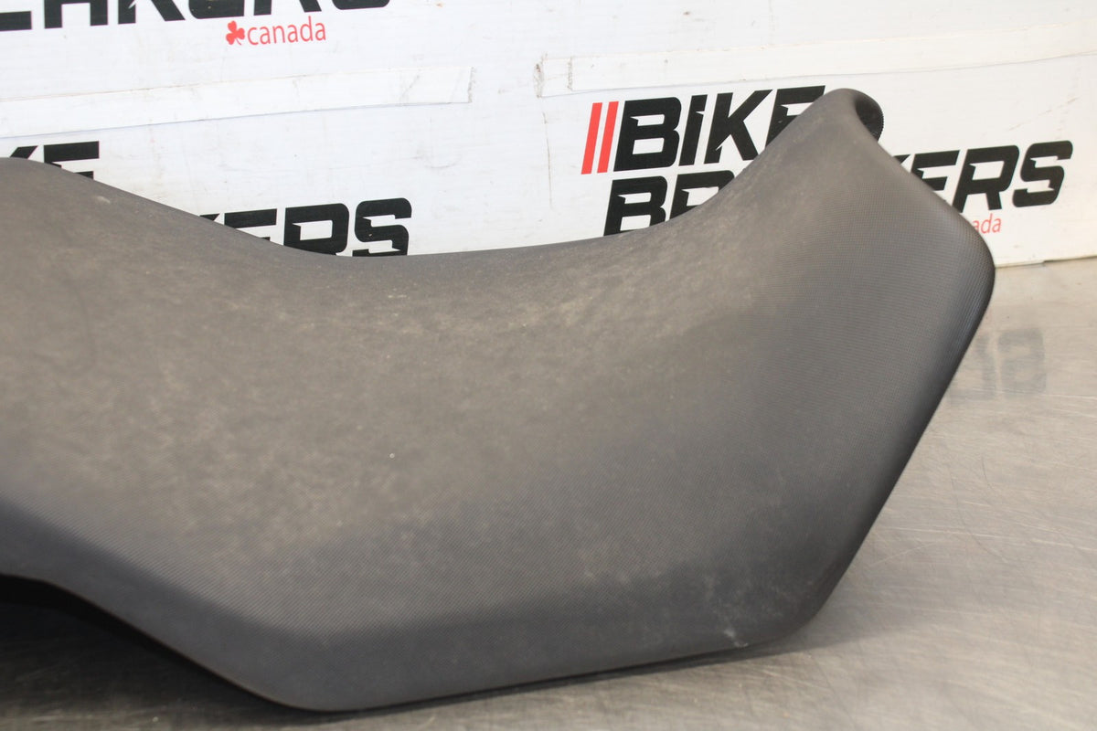 19 BMW F750GS FRONT REAR SEAT SADDLE BB938