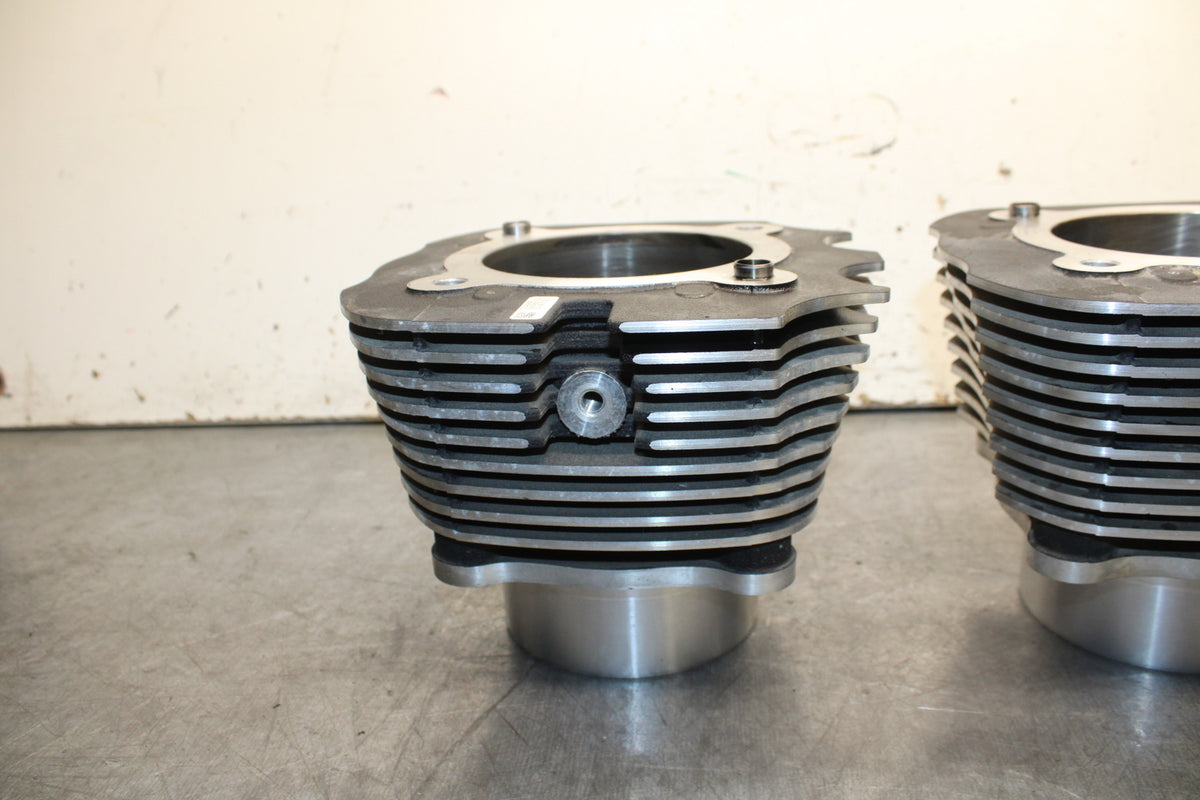 22-24 INDIAN CHIEF BOBBER DARK HORSE ENGINE MOTOR PISTON CYLINDERS JUG  BB717