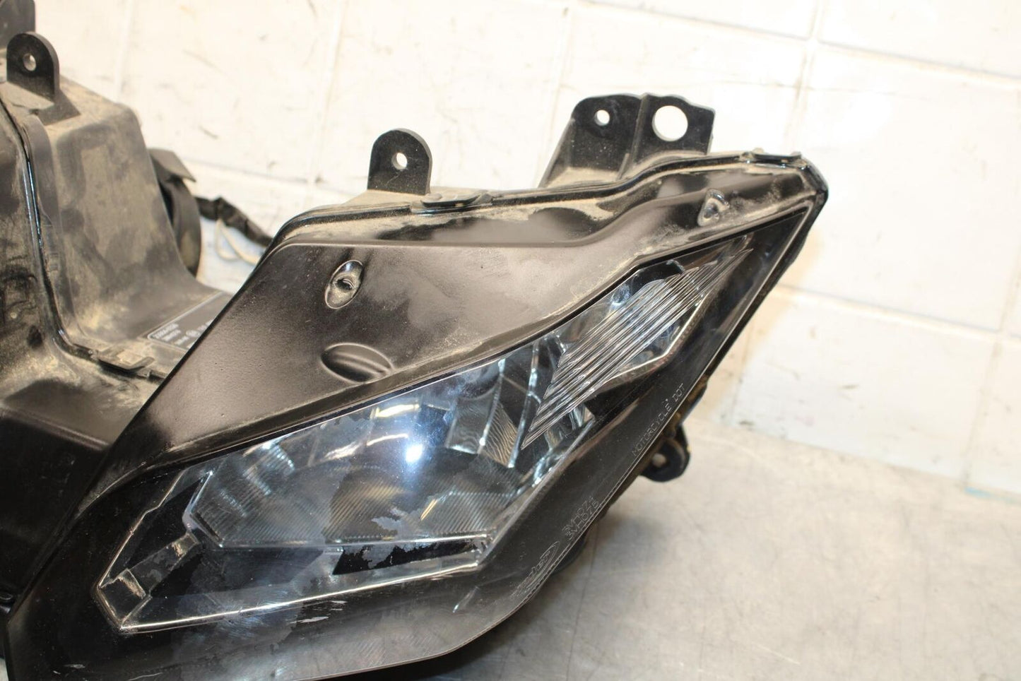 2015 Kawasaki Ninja 300 EX300 FRONT HEADLIGHT HEAD LIGHT LAMP 23007-0174 BB61