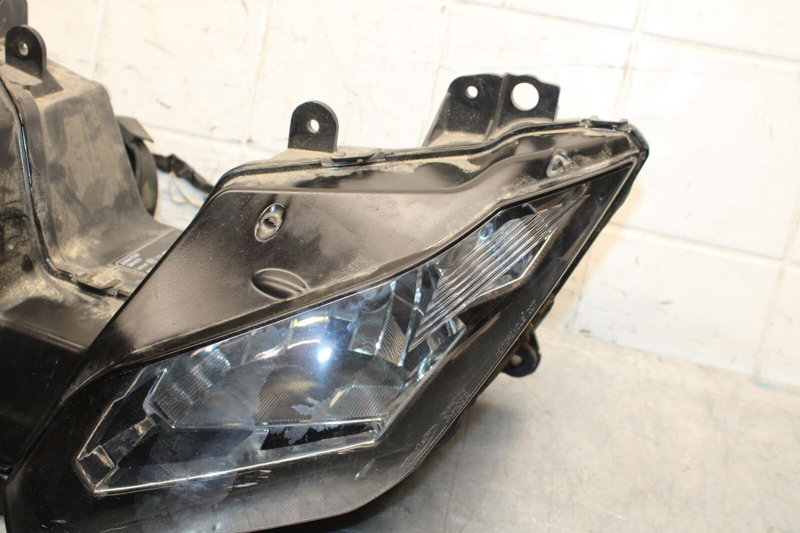 2015 Kawasaki Ninja 300 EX300 FRONT HEADLIGHT HEAD LIGHT LAMP 23007-0174 BB61