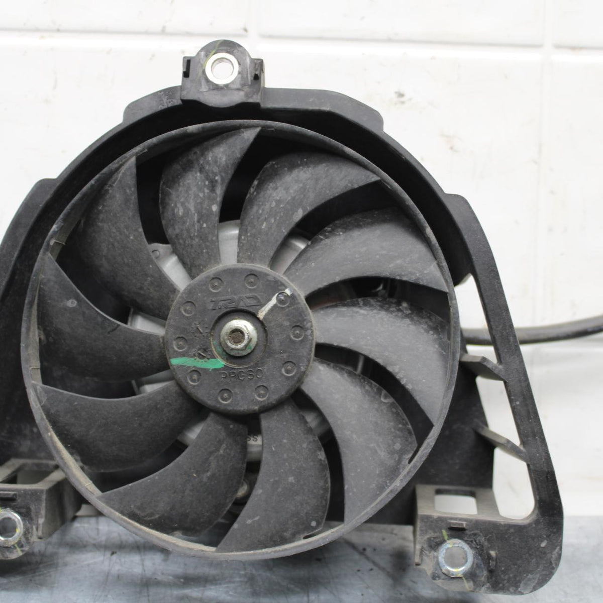 19-21 YAMAHA YZF R3 ENGINE RADIATOR COOLING FAN BB588