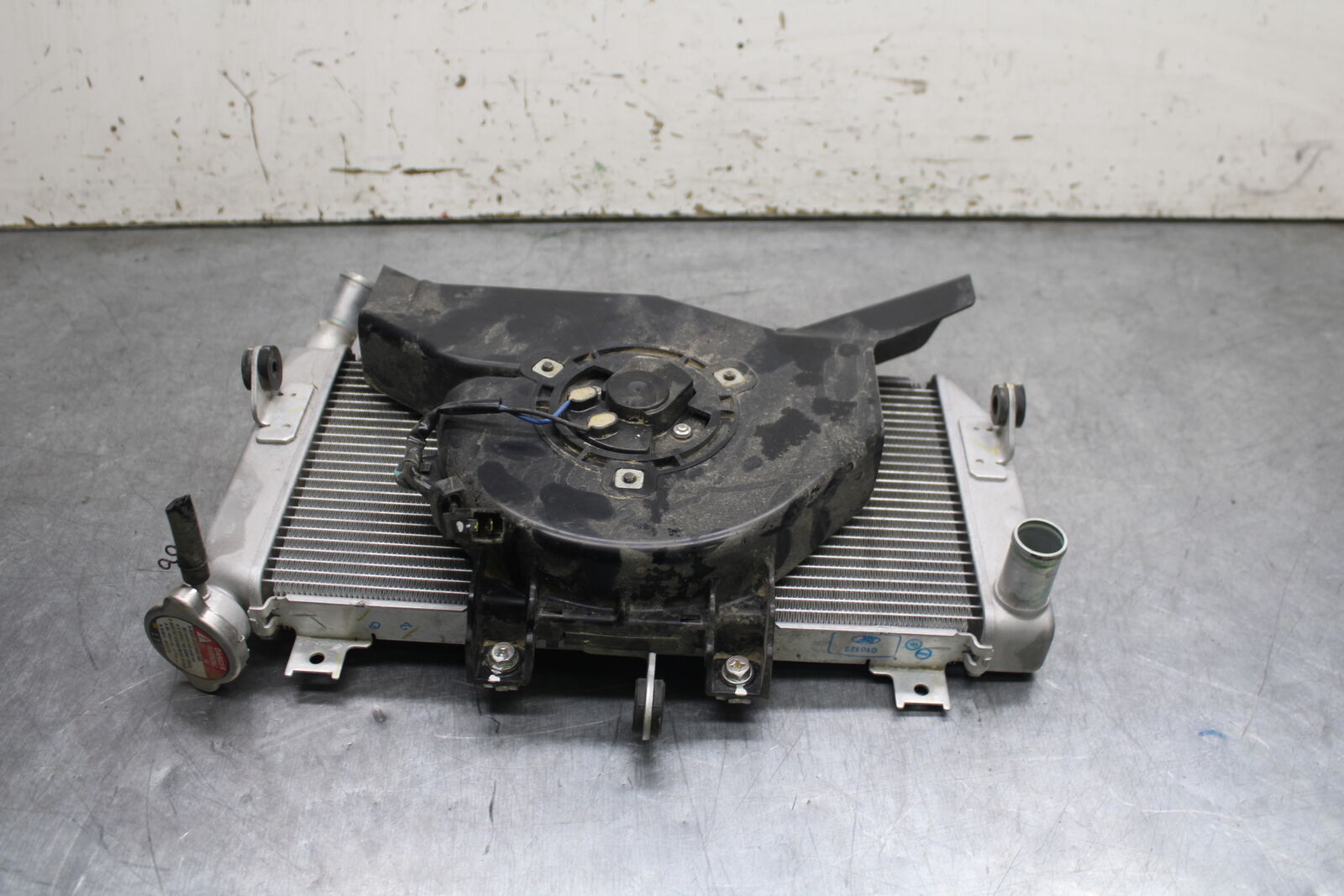 18-23 KAWASAKI NINJA 400 EX400 ABS ENGINE RADIATOR MOTOR COOLING RADIATER BB747