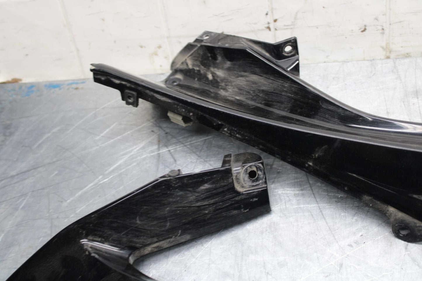 08-16 YAMAHA YZF R6 MID UPPER SIDE FAIRING COWL BB465