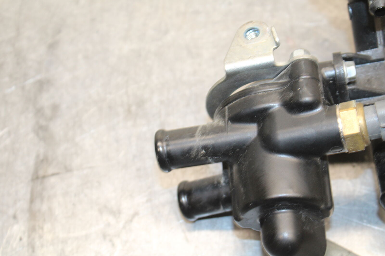 10-13 HONDA SHADOW RS 750 VT750RS THERMOSTAT W HOUSING ASSEMBLY BB718